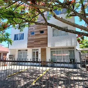 https://apto-2-quartos-com-ar-a-200m-da-praia.santa-catarina-brasil.com